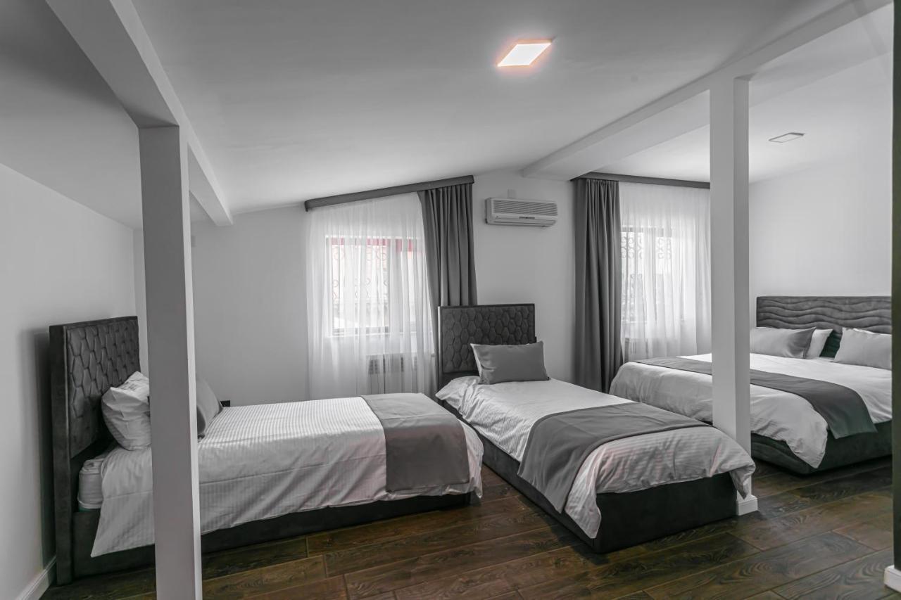 Luxe Apartment In Center Erevan Exterior foto