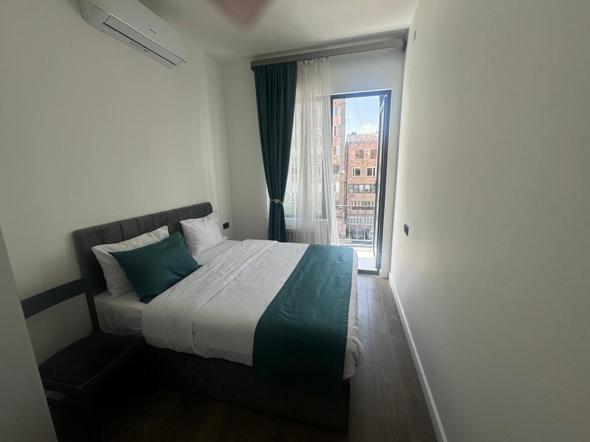 Luxe Apartment In Center Erevan Exterior foto