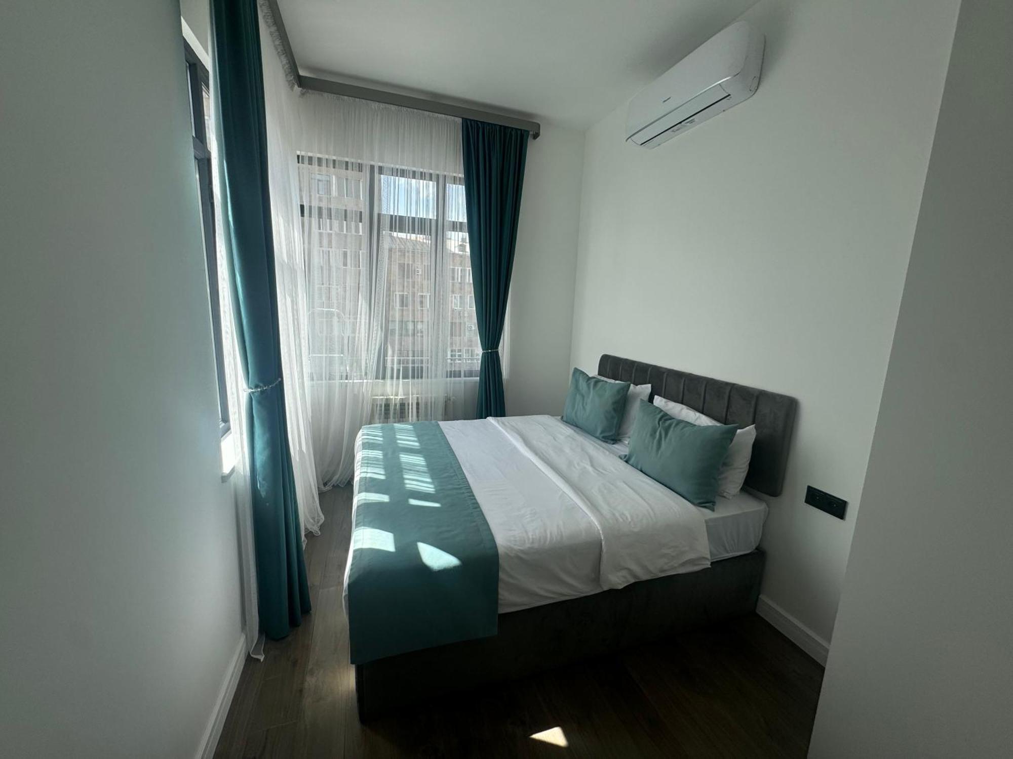 Luxe Apartment In Center Erevan Exterior foto